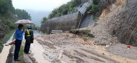Hà Tĩnh sơ tán hàng trăm người dân đến nơi an toàn tránh lũ ảnh 14