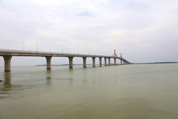 Cho phép phương tiện lưu thông qua cầu Cửa Hội dịp Tết Nguyên đán ảnh 1