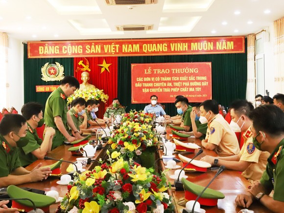 Hà Tĩnh: Trao thưởng các lực lượng có thành tích xuất sắc trong triệt phá chuyên án ma túy ảnh 1
