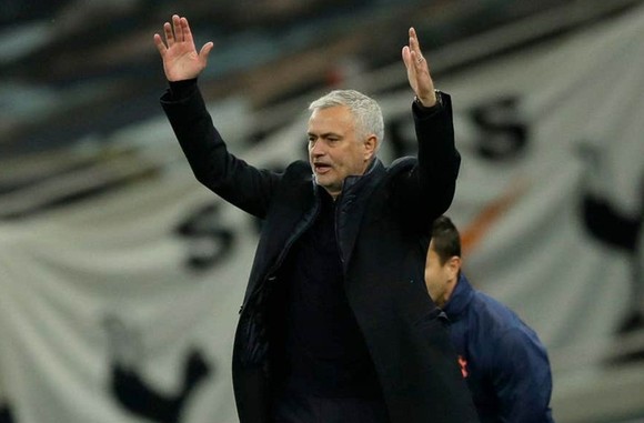 Mourinho “hoang mang” khi Tottenham hoang phí lợi thế 3 bàn ảnh 1