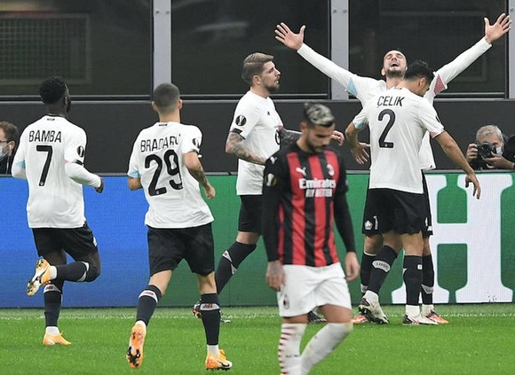 Đại diện Anh thắng lớn, Milan đứt mạch bất bại ảnh 1
