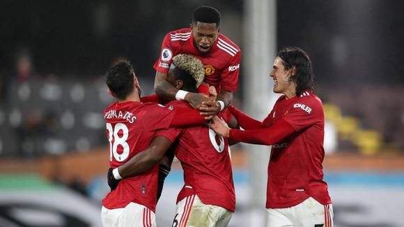 Cân bằng kỷ lục sân khách, Man.United đòi lại ngôi đầu ảnh 1