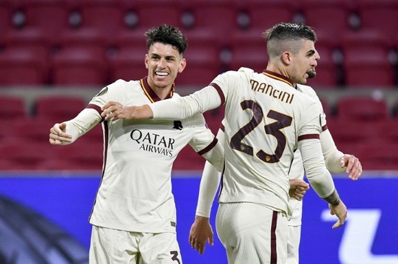 Tứ kết Europa League: Man.United thắng dễ, Arsenal bị Slavia cầm hòa ảnh 1