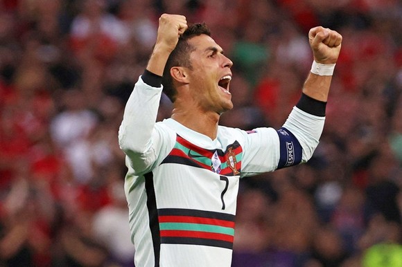 Sau cú đúp là những kỷ lục mà Ronaldo đã và sẽ phá vỡ ảnh 1