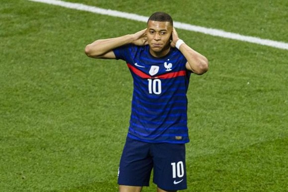 Pháp - Thụy Sĩ 3-3 (luân lưu 4-5): Mbappe sút hỏng luân lưu, Gà trống bị loại tức tưởi ảnh 1