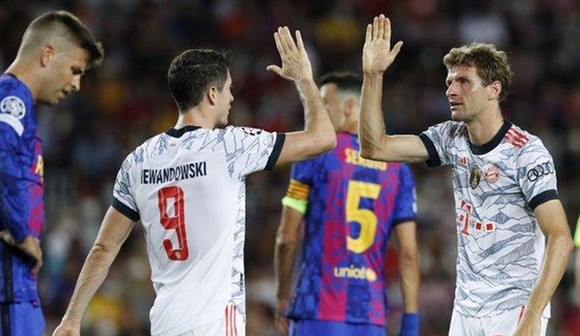 Lewandowski ‘đại náo’ Camp Nou ảnh 1