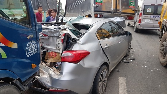 Va chạm liên hoàn trên Quốc lộ 22, nhiều phương tiện hư hỏng nặng ảnh 1
