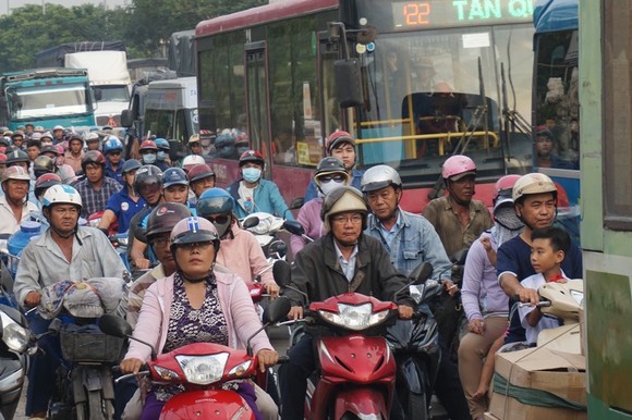 Va chạm liên hoàn trên Quốc lộ 22, nhiều phương tiện hư hỏng nặng ảnh 4