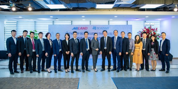 Hòa Bình và MBLand Holdings ký kết hợp đồng hợp tác chiến lược ảnh 1