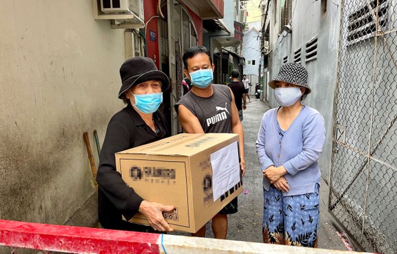 Tổng lực chăm lo người dân ở lại TPHCM ảnh 1
