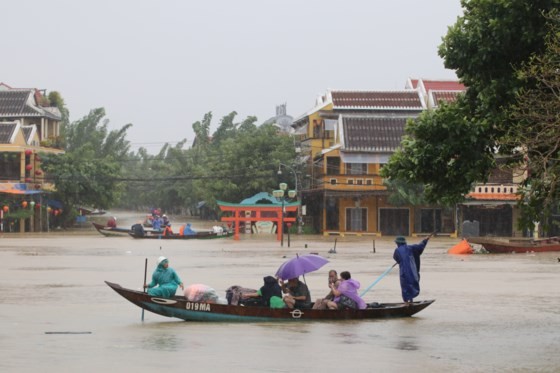 Quảng Nam khẩn trương di dời, sơ tán dân đến nơi an toàn trước 22 giờ đêm 5-11 ảnh 1