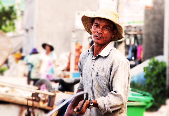 Chạy đua công trình phòng chống bão lũ ảnh 4