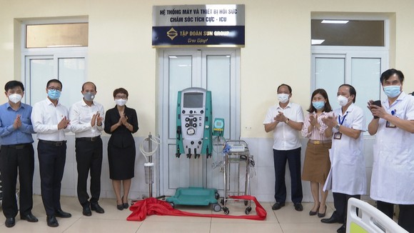 Sun Group trao tặng trang thiết bị y tế hỗ trợ điều trị Covid-19 trị giá hơn 31 tỷ đồng cho Hà Tĩnh ảnh 4