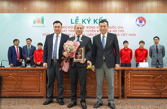 Hưng Thịnh Land tài trợ 100 tỷ đồng cho bóng đá nữ Việt Nam ảnh 2