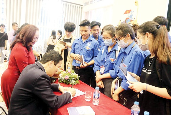 Chủ tịch HĐQT Tập đoàn Xây dựng Hòa Bình Lê Viết Hải làm diễn giả chương trình “Hành trình người khởi nghiệp” ảnh 1