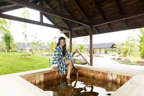 Lan Ngọc “chẳng muốn về” khi trải nghiệm tắm khoáng tại Minera Hot Springs Bình Châu ảnh 2