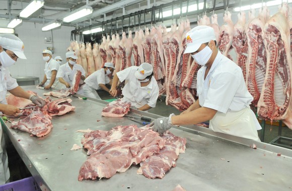 Thị trường thịt heo tết: Nguồn cung phong phú, giá không ổn định ảnh 1