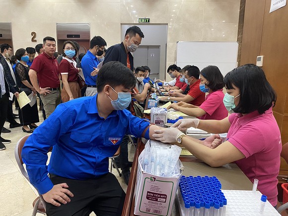 Đoàn thanh niên Agribank tổ chức chương trình hiến máu tình nguyện ảnh 2