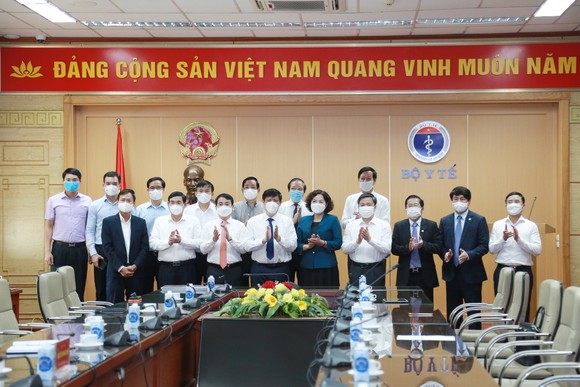 HDBank và Sovico Group ủng hộ 60 tỷ đồng cho chương trình vaccine phòng ngừa Covid-19 ảnh 5