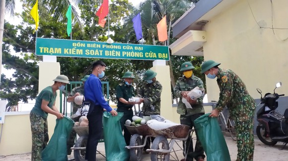 Biên phòng Quảng Nam: Hơn 1,5 tấn rau, củ, quả gửi tặng người dân TPHCM ảnh 2