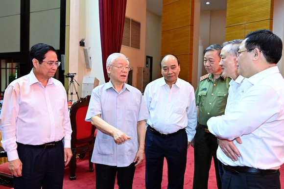 Các cơ quan nội chính phải thật sự là những "thanh bảo kiếm sắc bén" và "lá chắn vững chắc" để bảo vệ Tổ quốc, giữ gìn trật tự kỷ cương của xã hội ảnh 2