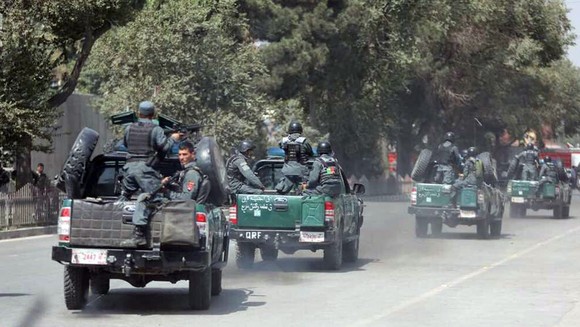 Bom nổ tại ngân hàng đang phát lương ở thủ đô Afghanistan ảnh 1
