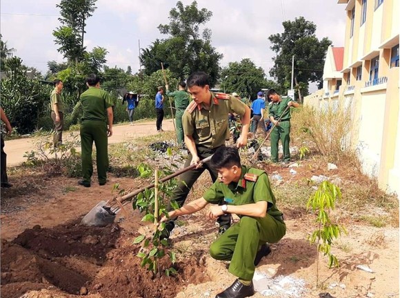 Chiến dịch Tình nguyện Hành Quân Xanh tỉnh Bình Thuận ảnh 4
