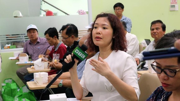 Người dân trực tiếp kiểm tra việc tán mùi hôi trong Khu liên hợp xử lý chất thải rắn Đa Phước ảnh 5