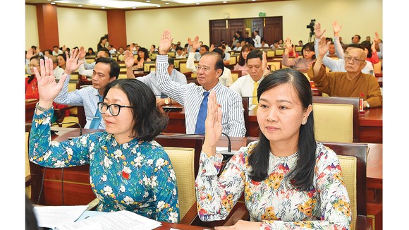 Bế mạc kỳ họp thứ 20 HĐND TPHCM khóa IX: Kỷ cương, trách nhiệm và sáng tạo để hoàn thành nhiệm vụ ảnh 2