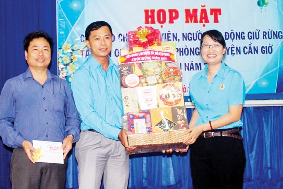 TPHCM tặng hộ nghèo 35 tỉnh thành hơn 18 tỷ đồng ảnh 1