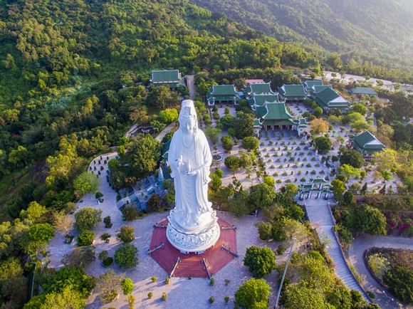 Cận tết, du khách bắt đầu 'săn tour' du xuân kết hợp lễ Phật cầu an ảnh 4