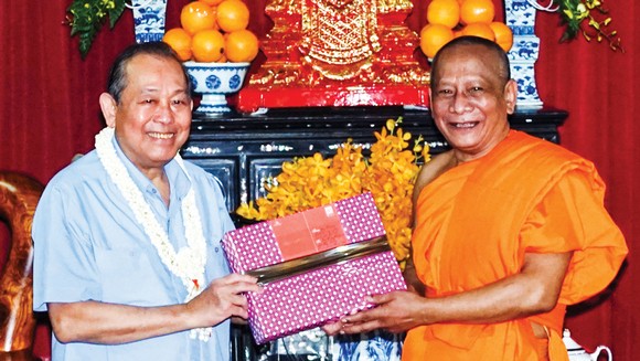 Lãnh đạo Đảng, Nhà nước thăm, tặng quà tết nhiều địa phương ảnh 1