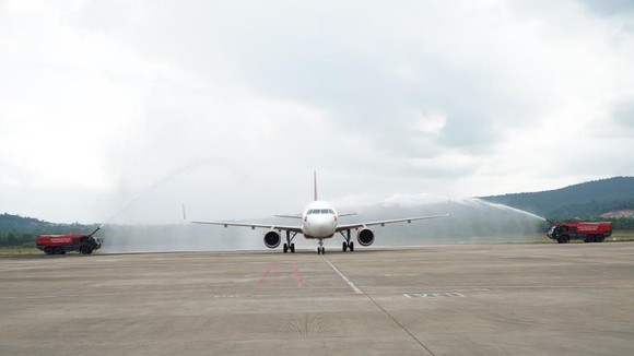 Vietjet khai thác loạt đường bay mới đến Đảo Ngọc xinh đẹp đón mùa hè sôi động ảnh 2