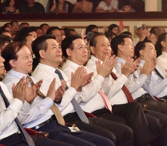 Chương trình 'Màu hoa đỏ' - Món quà ý nghĩa tri ân những người có công ảnh 1