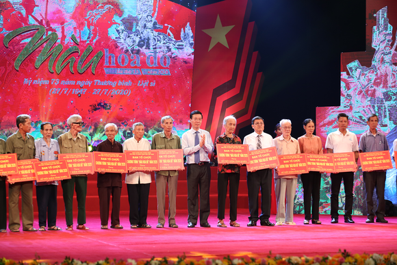 Chương trình 'Màu hoa đỏ' - Món quà ý nghĩa tri ân những người có công ảnh 2