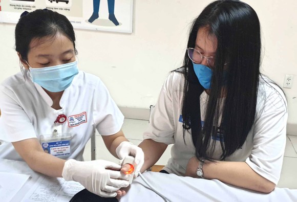 Giọt máu hồng lan tỏa ảnh 3