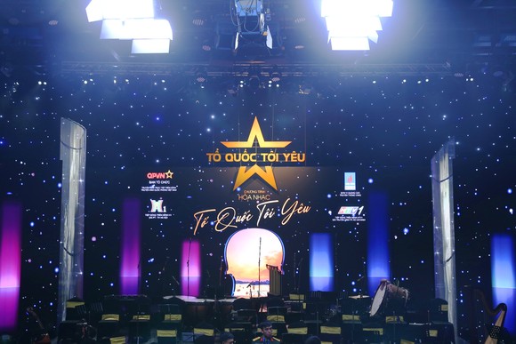 PVN-PV GAS ủng hộ 3 tỷ đồng cho “Quỹ đền ơn đáp nghĩa” của Bộ Quốc phòng tại Live concert 'Tổ quốc tôi yêu' ảnh 1