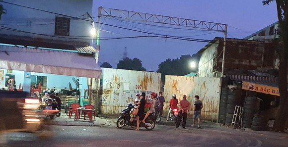 Bến xe 'cóc' vẫn lén lút hoạt động ảnh 1