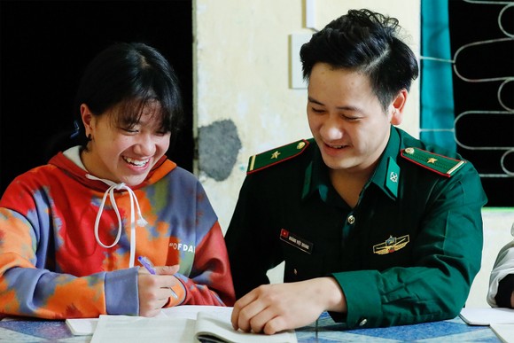 Con nuôi lính biên phòng ảnh 3