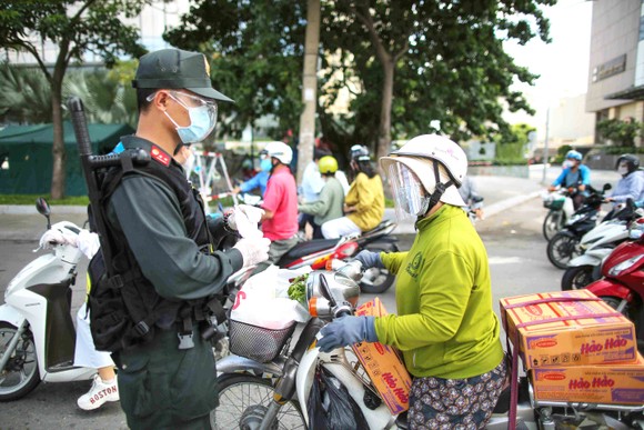 Chung sức vượt khó ảnh 6