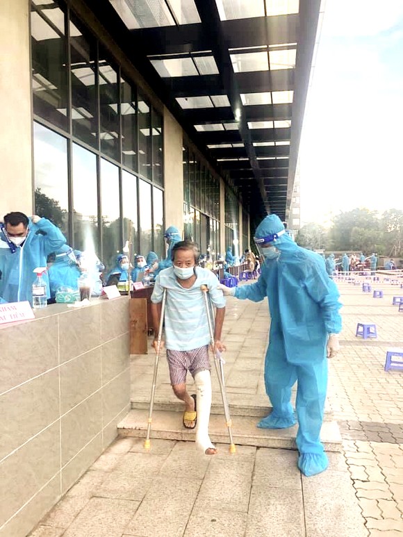 Những người thầy 'vác tù và' giữa đại dịch ảnh 1