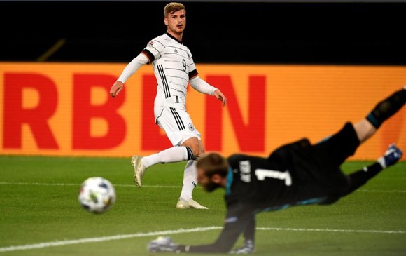 David De Gea thật tuyệt vời! HLV Luis Enrique ca ngợi thủ thành Manchester United ảnh 1