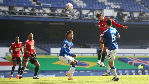 Bruno Fernandes giúp Quỷ đỏ nhấn chìm Everton 3-1 ảnh 2