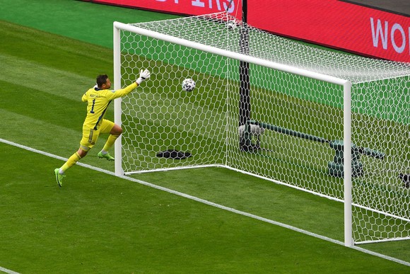 Cú sút xa của Patrik Schick vào lưới Scotland là bàn thắng đẹp nhất Euro 2020 ảnh 2