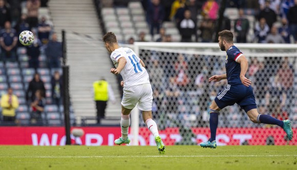 Cú sút xa của Patrik Schick vào lưới Scotland là bàn thắng đẹp nhất Euro 2020 ảnh 1