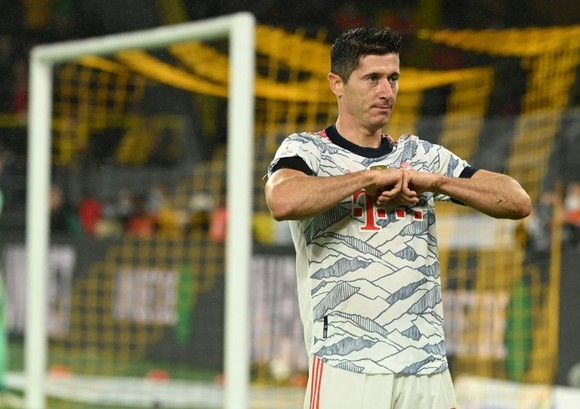 Lewandowski ghi cú đúp giúp Bayern đánh bại Dortmund để giành Siêu cúp ảnh 1