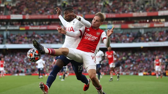 Xô ngã những cột mốc trận derby bắc London ảnh 1