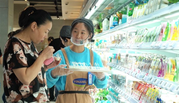 Vinamilk 6 năm liên tiếp được vinh danh Thương hiệu Quốc gia ảnh 1