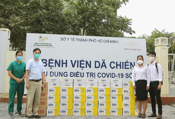 Vinamilk trao tặng sản phẩm dinh dưỡng cho 50 bệnh viện tuyến đầu ảnh 1