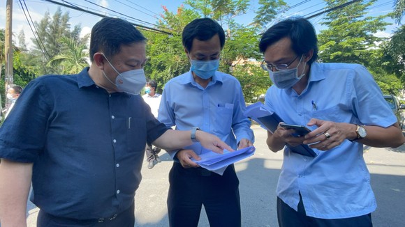 Phó Chủ tịch UBND TPHCM Dương Anh Đức kiểm tra đột xuất một số khu vực cách ly ảnh 2